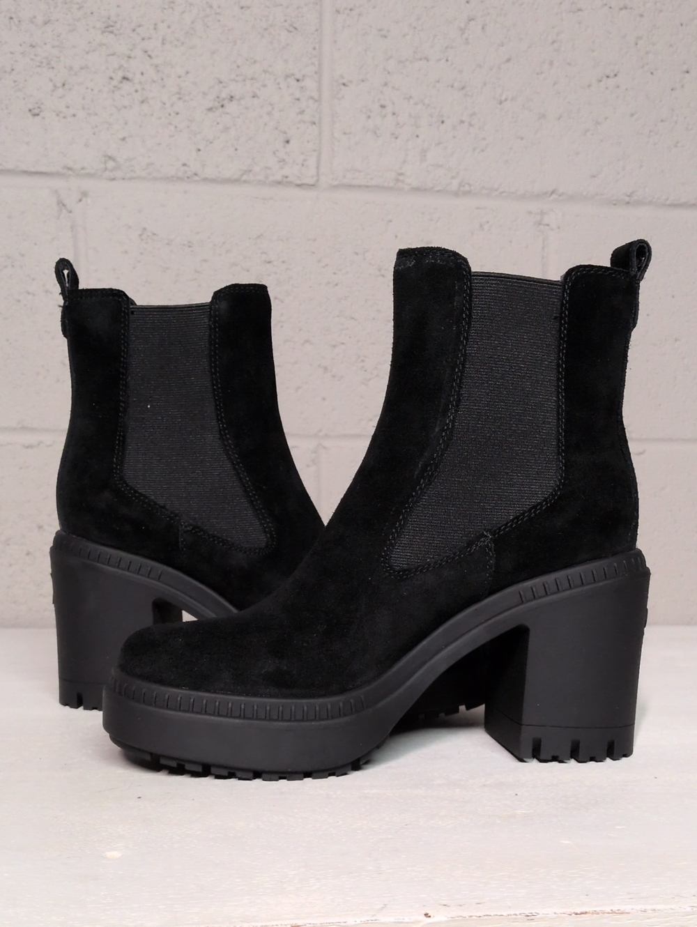Calvin Klein Women's Fayth Block Heel Lug-Sole Booties Size 7.5 NWOT - Picture 10 of 10